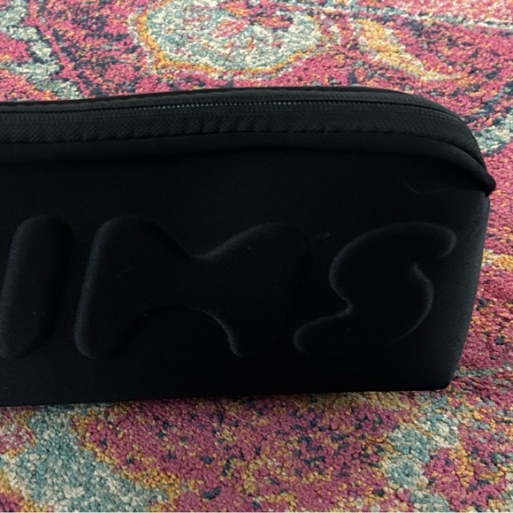NWT SKIMS | Women’s Black Travel/Toiletry/Cosmetics Zip Top Embossed Logo Bag OS - Picture 6 of 11